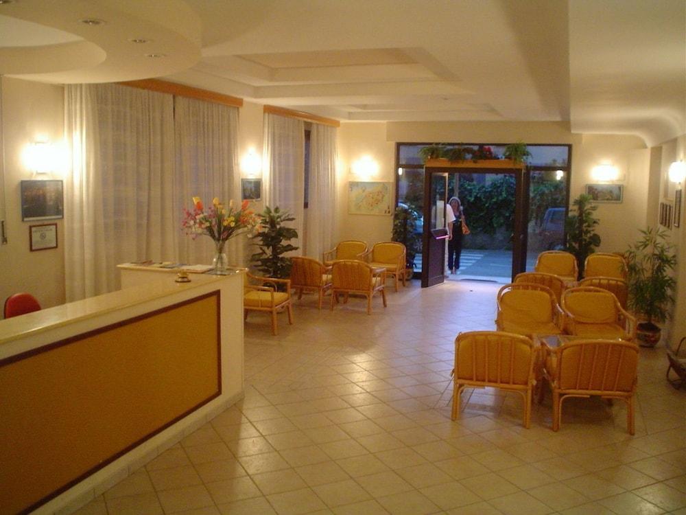Hotel Virgilio Тропея Экстерьер фото