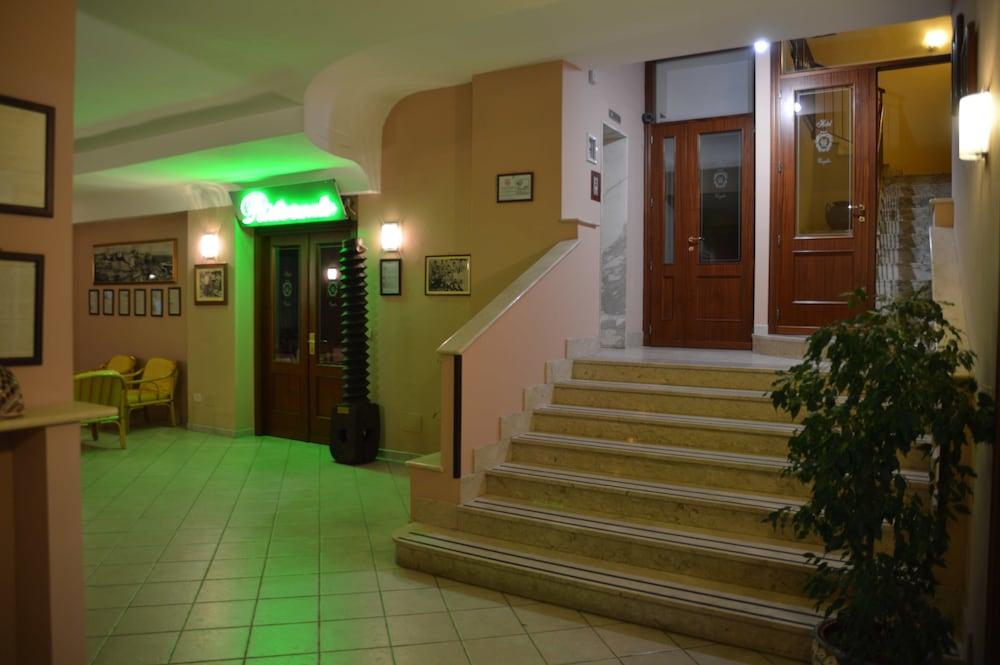 Hotel Virgilio Тропея Экстерьер фото