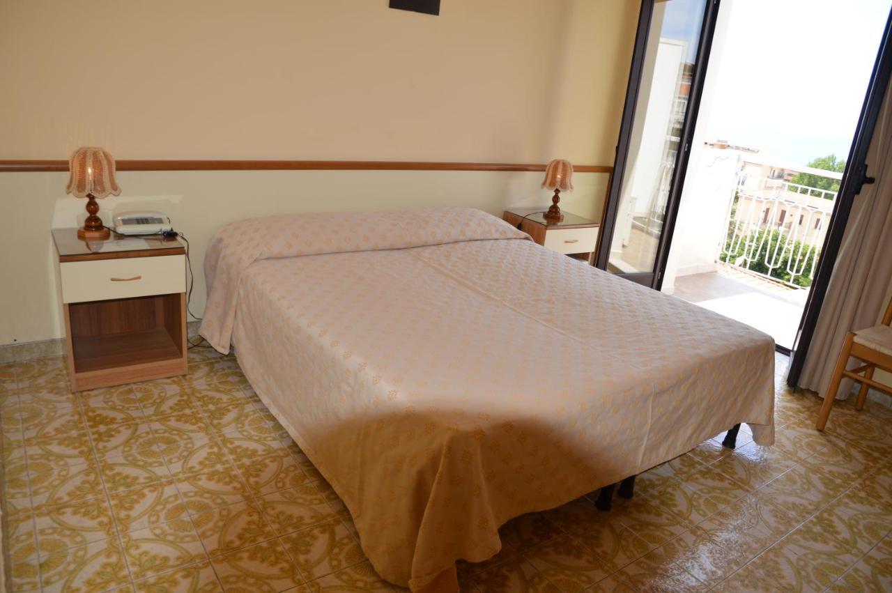 Hotel Virgilio Тропея Экстерьер фото